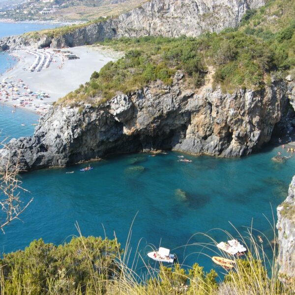 Calabria Film Commission – Avviso pubblico per il sostegno alla realizzazione di festival e rassegne cinematografiche e audiovisive in Calabria – 2025