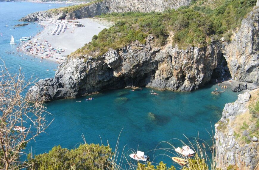 Calabria Film Commission – Avviso pubblico per il sostegno alla realizzazione di festival e rassegne cinematografiche e audiovisive in Calabria – 2025